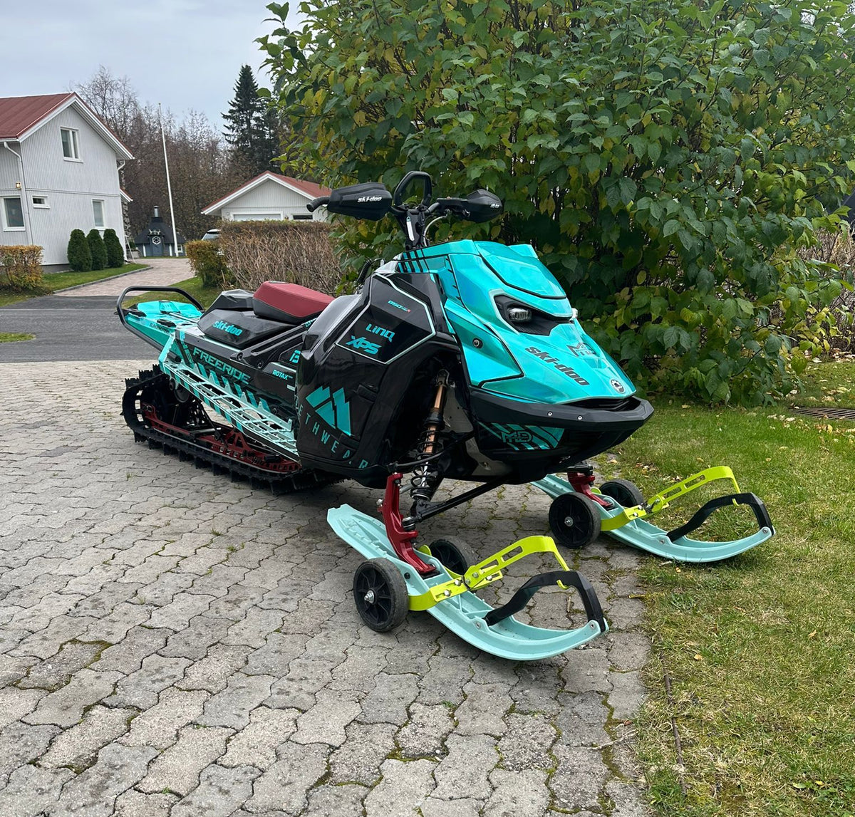 Custom-tarrat kelkkoihin